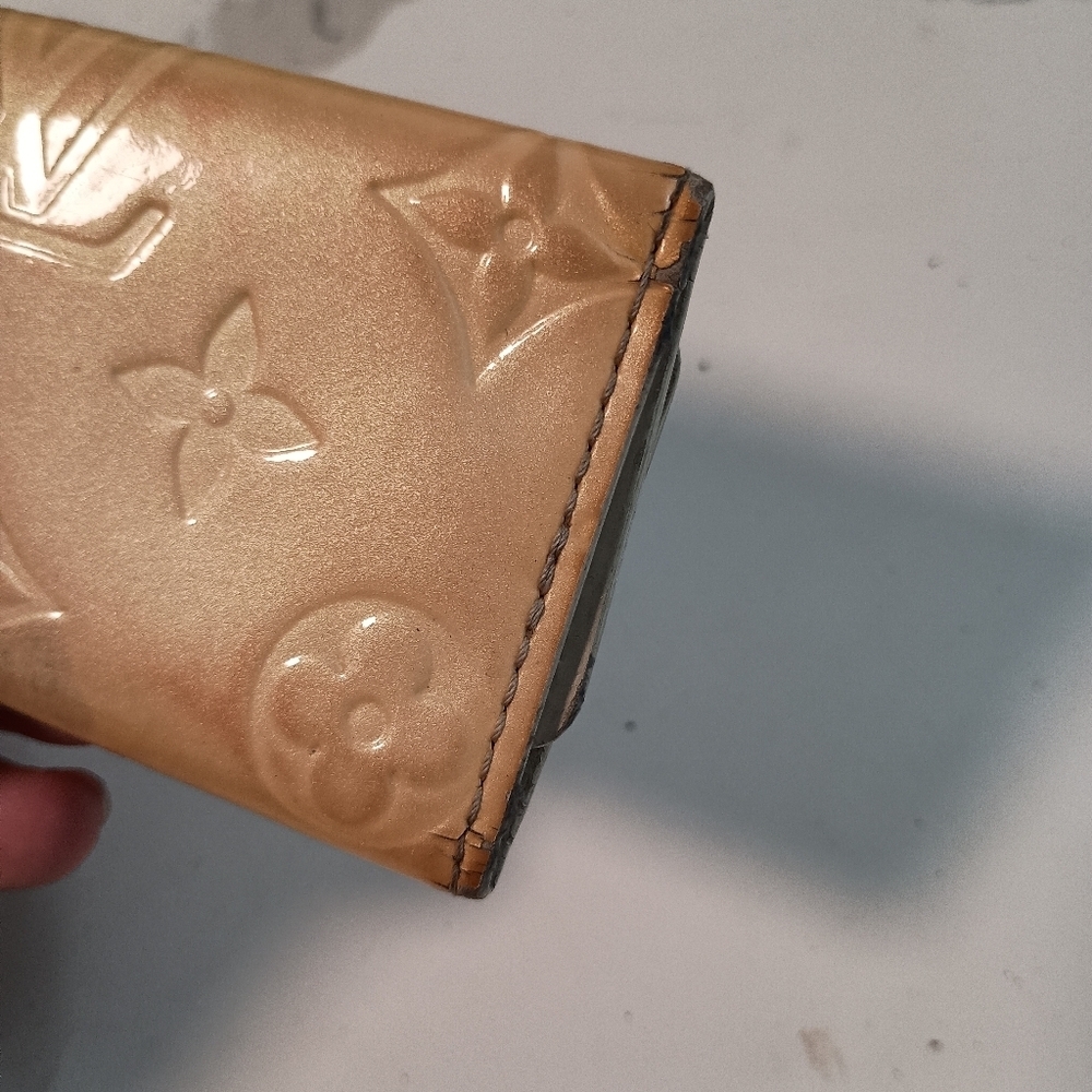 Authentic Louis Vuitton Monogram Vernis Multicles 4 Key Case - Picture 4 of 10